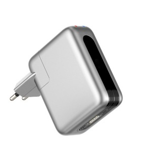 שקע טעינה חדשני עם מצלמה נסתרת 