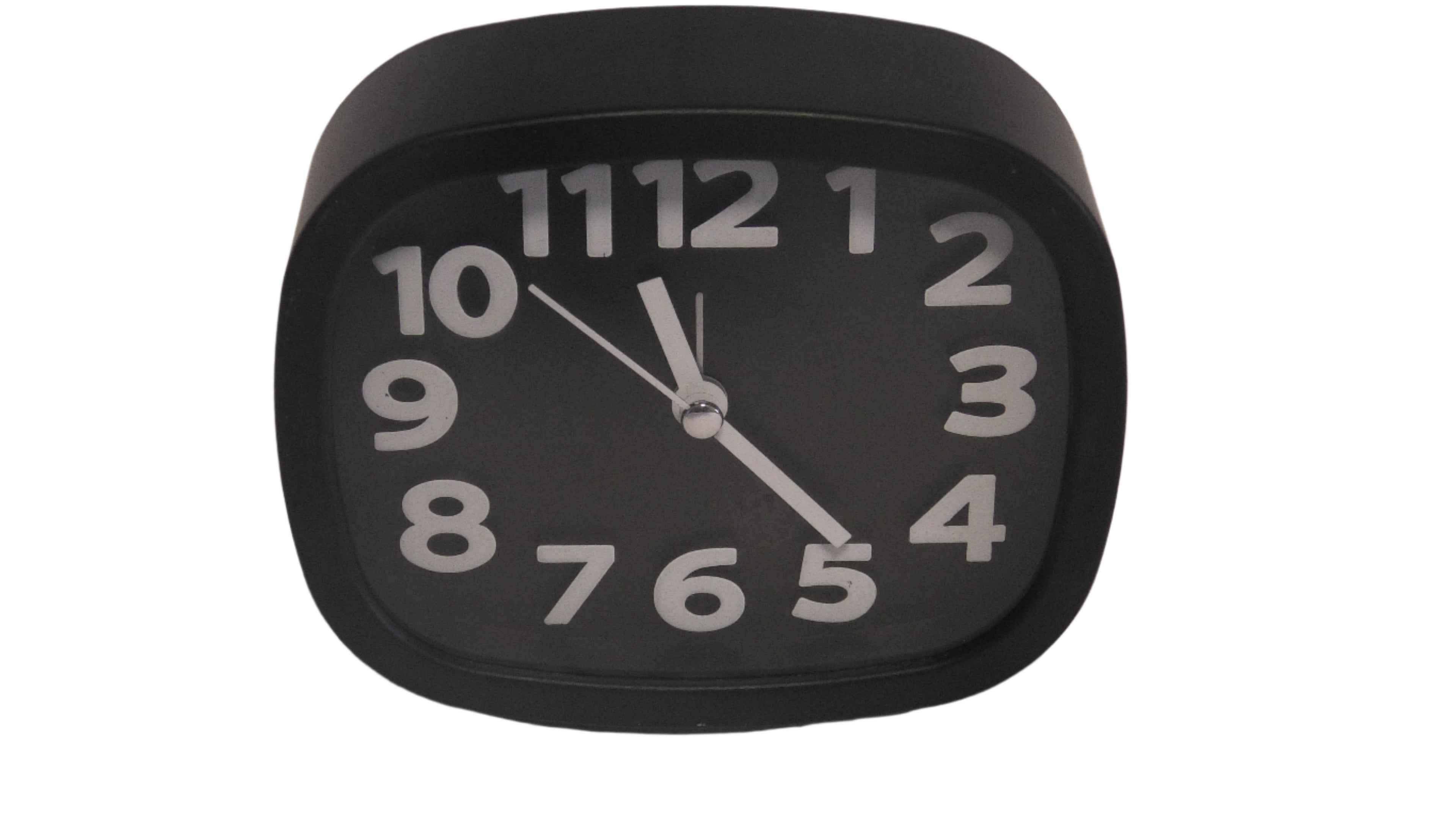 שעון שולחני עם מצלמה סמויה – שמירה על הבית ברמת דיסקרטיות גבוהה 