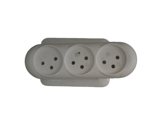 מפצל חשמל עם מצלמה נסתרת – צילום ושמע 24/7.